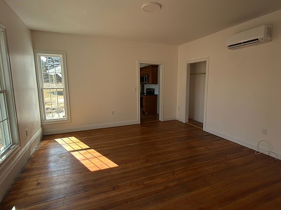 3rd image of 14 Maple St Floor 1