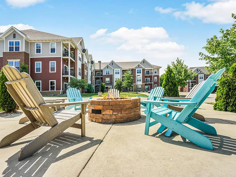 Elan Apartments Outdoor Picnic Area