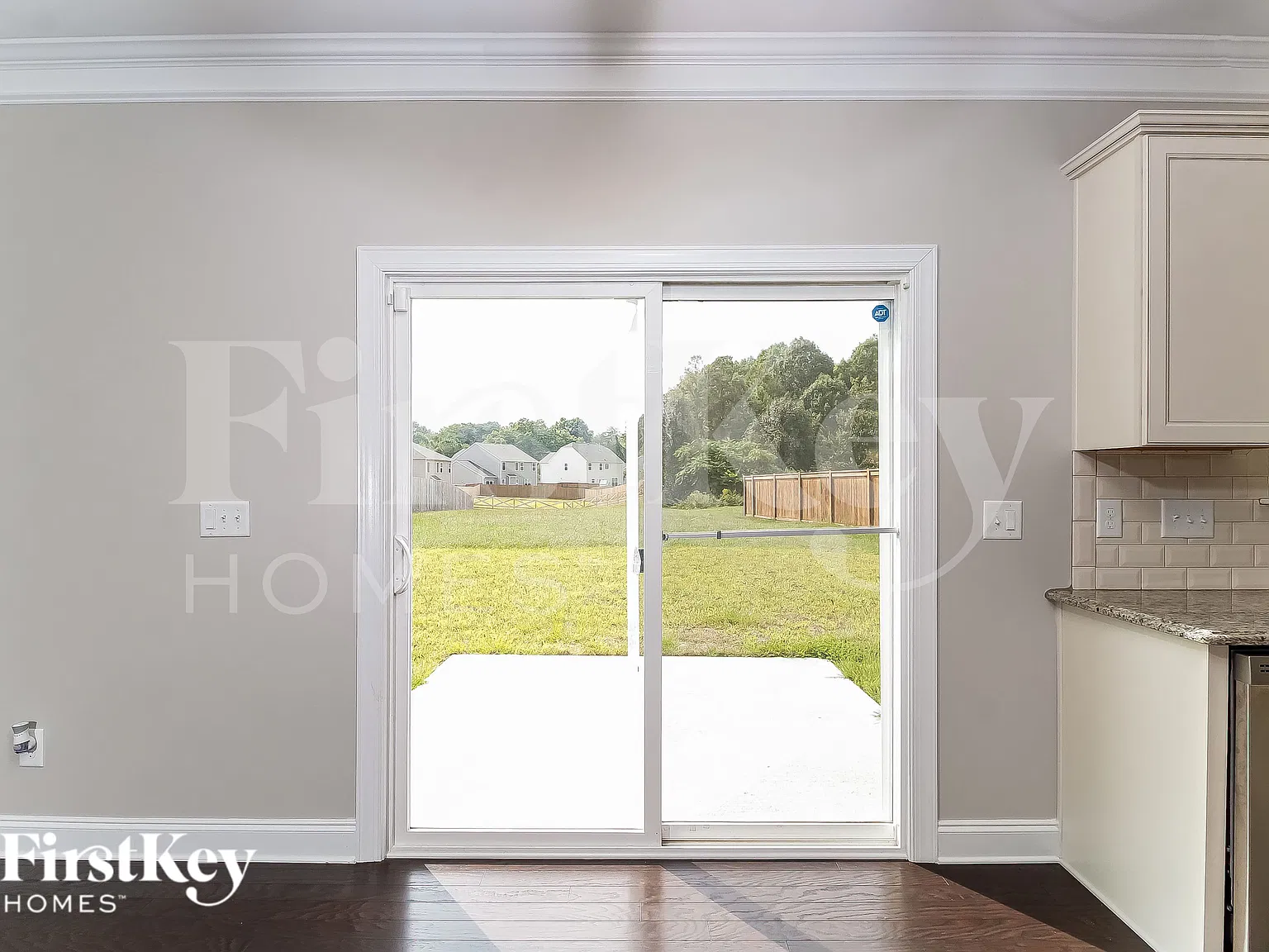 4 bed, 2.5 bath, 2648 sqft, $2,460 — Photo 3