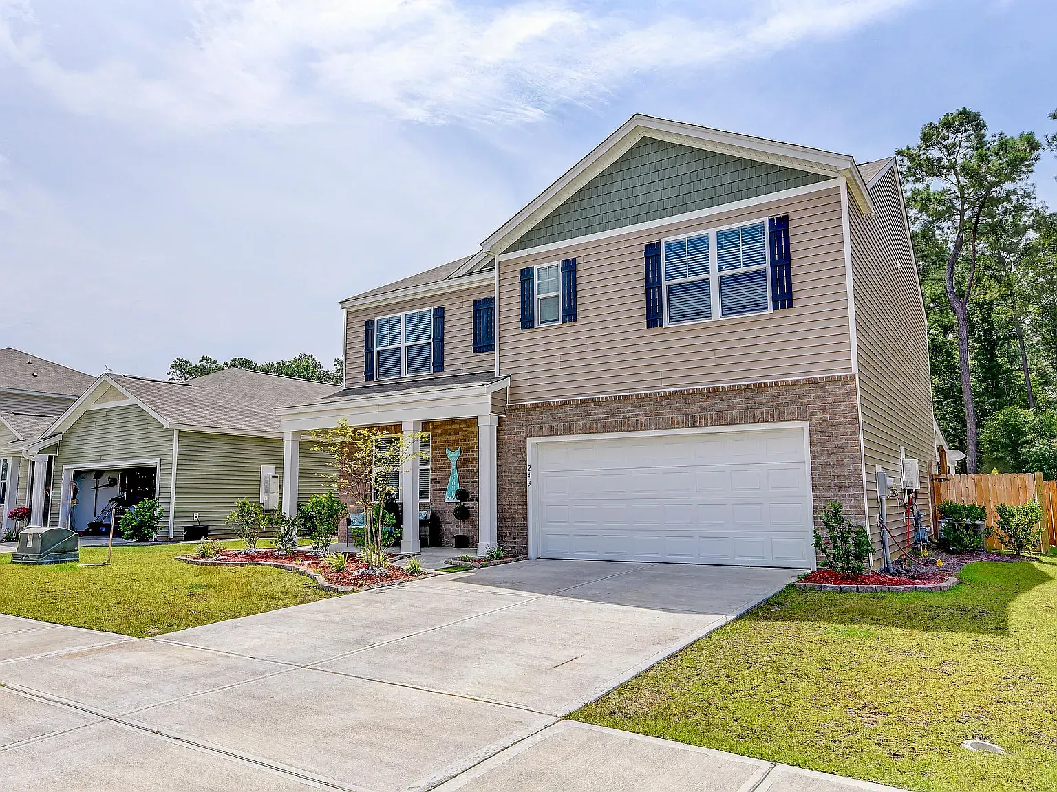 5 bed, 3.0 bath, 2642 sqft, $2,890 — Photo 1