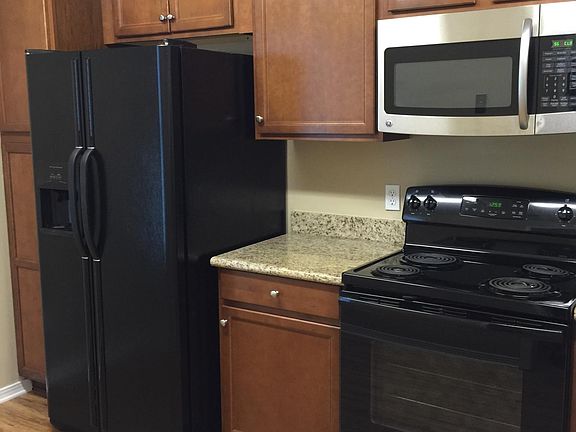 Kitchen with granite 2/2 Rent $1495
