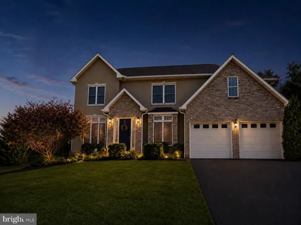 115 Moonlight Dr, Greencastle, PA 17225