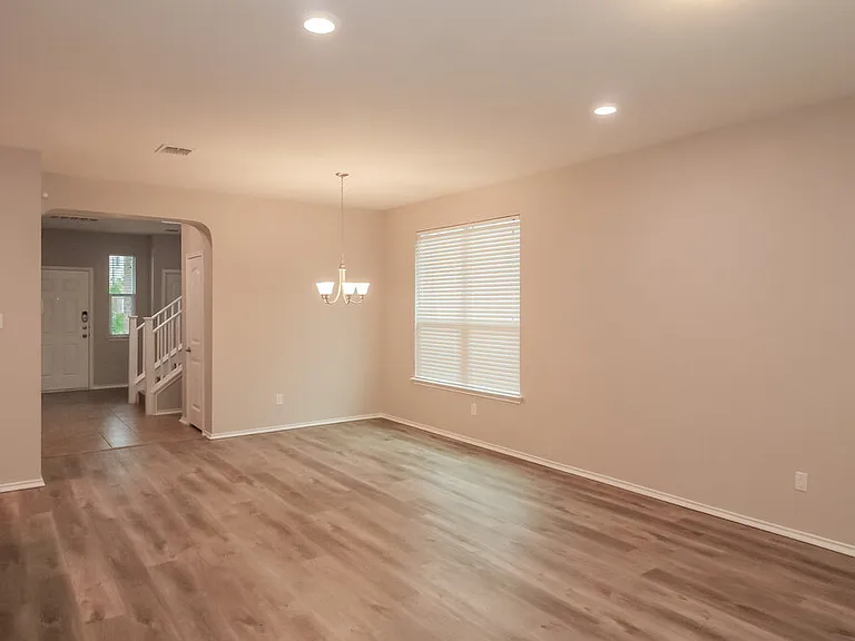 445 Sheepshank Dr — Photo 4