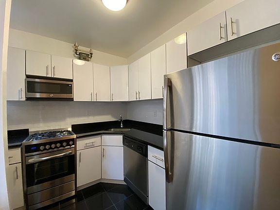 5th image of 115 W 71st St Floor 7