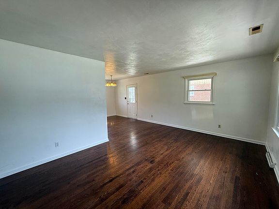 5th image of 2627 Hillendale Dr NW
