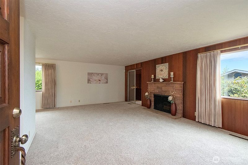 5th image of 2518 S Oak Street