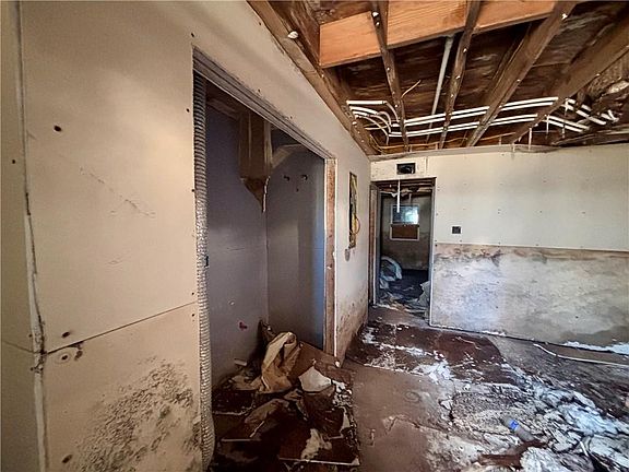 4th image of 7730 N Coronet Ct