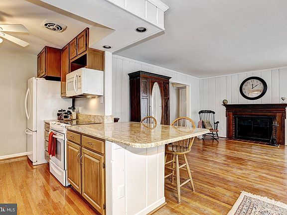 4th image of 104 Beachside Dr