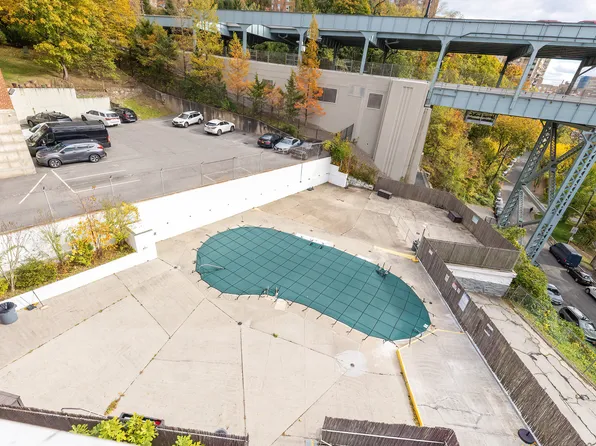 2390 Palisade Avenue image 21 of 24