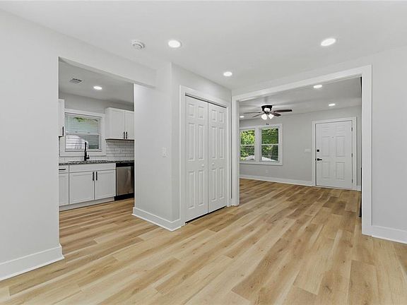 5th image of 2989 Harlan Dr