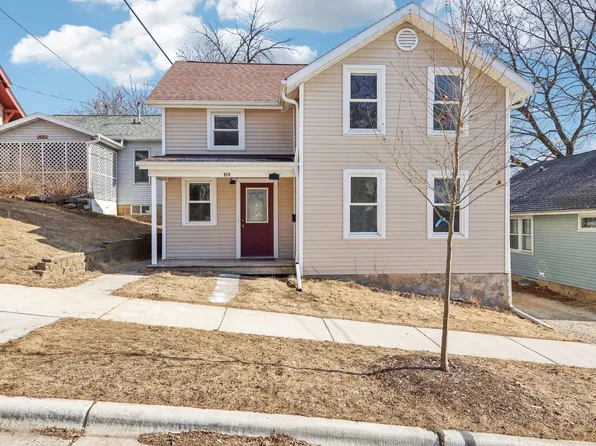 415 S 5th St, Stoughton, WI 53589