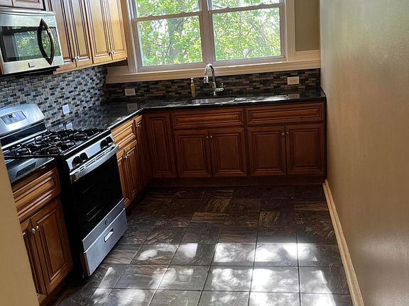 3rd image of 110 Beechwood Pl