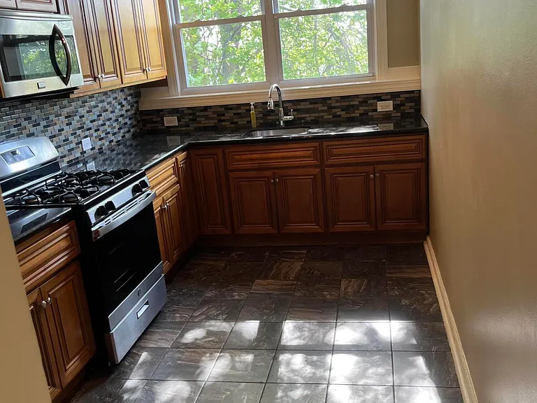 110 Beechwood Pl — Photo 3