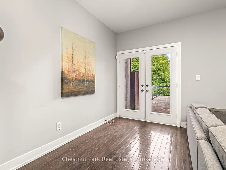 65 Rockmount Cres — Photo 14