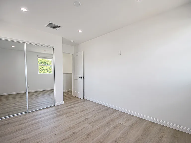 13708 Collins St — Photo 14