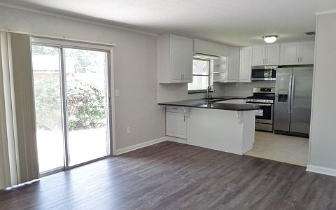 3rd image of 661 SW Chapel Hill St