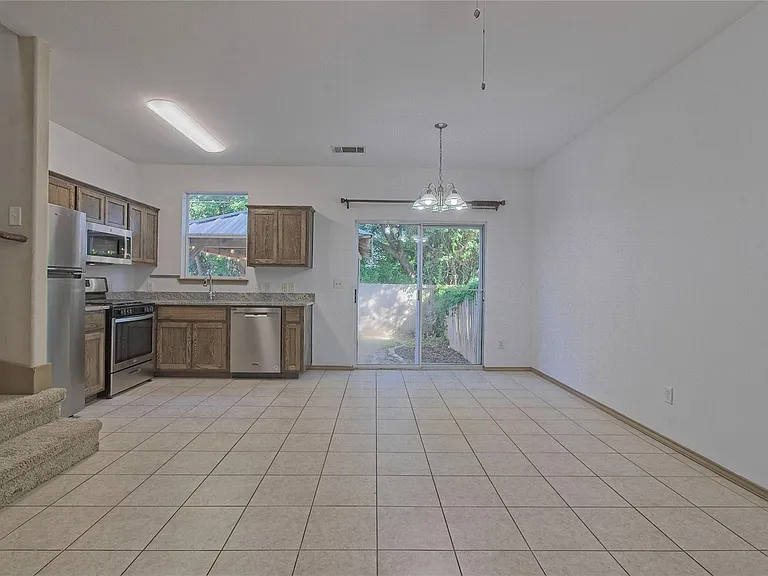 2903 Whisper Oaks Ln #A — Photo 9