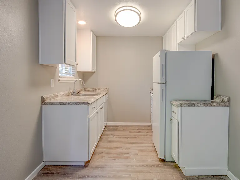 Macintosh Court Apartments — Photo 19