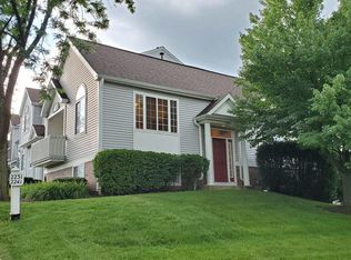 2231 Dawson Ln, Algonquin, IL 60102