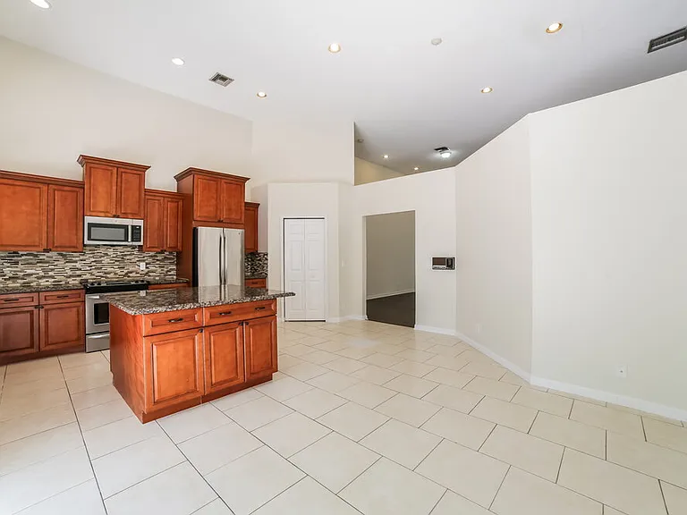 7770 Highlands Cir — Photo 7