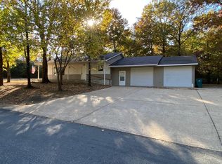 1207 Red Bud Ave, Bull Shoals, AR 72619