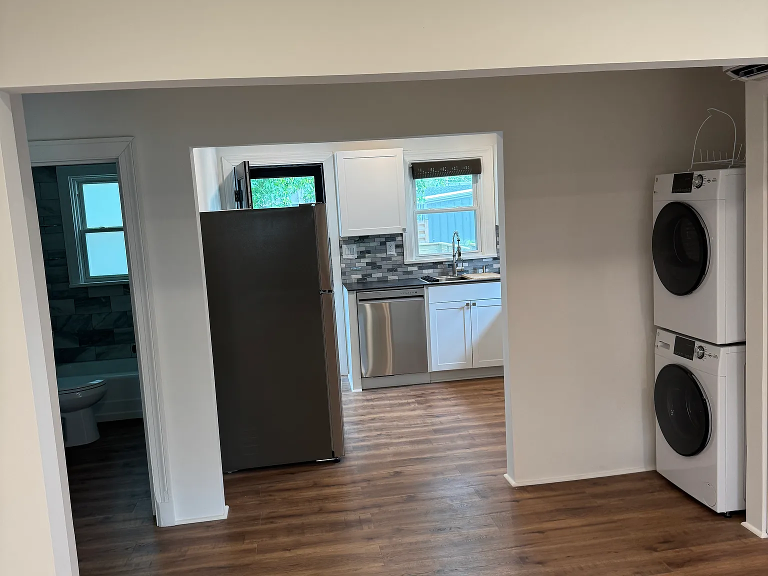 3 bed, 904 sqft, $2,625 — Photo 4