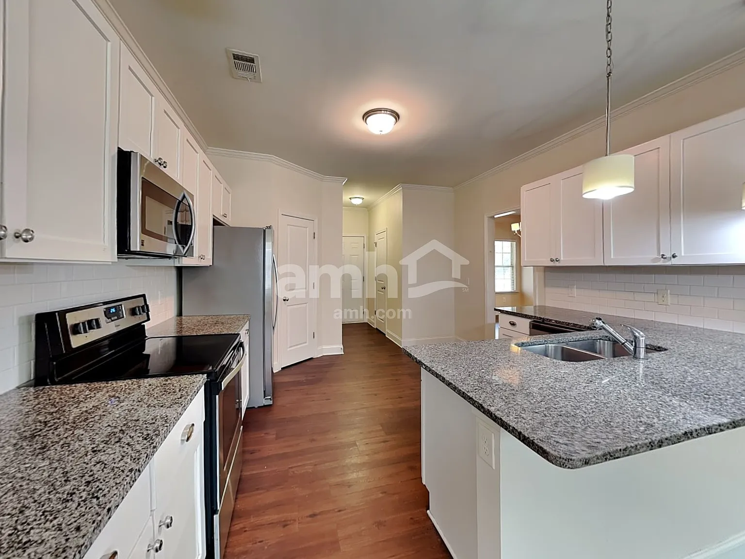 4 bed, 2.5 bath, 2493 sqft, $2,300 — Photo 4