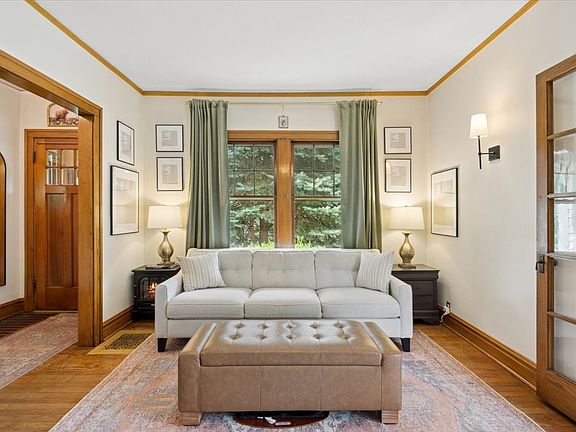 5th image of 285 N Larch Ave