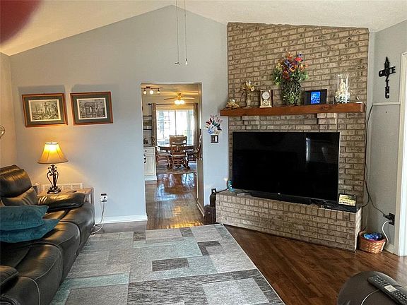 5th image of 244 Sweetheart Ct