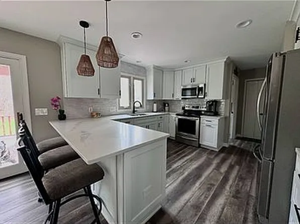 1256 Valley Bluff Dr, Perrysburg, OH 43551