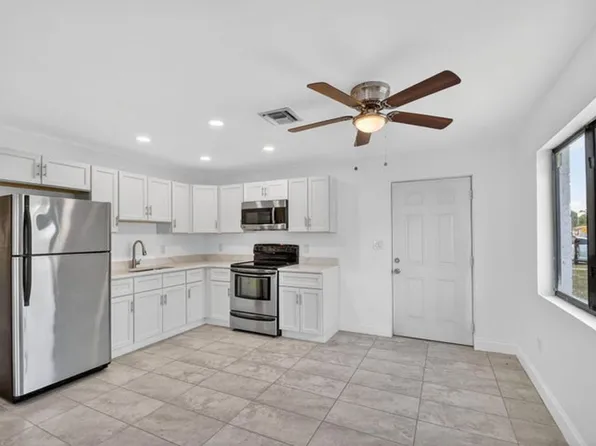 917 W 2nd St, Riviera Beach, FL 33404