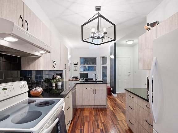 4th image of 555 4th St #303
