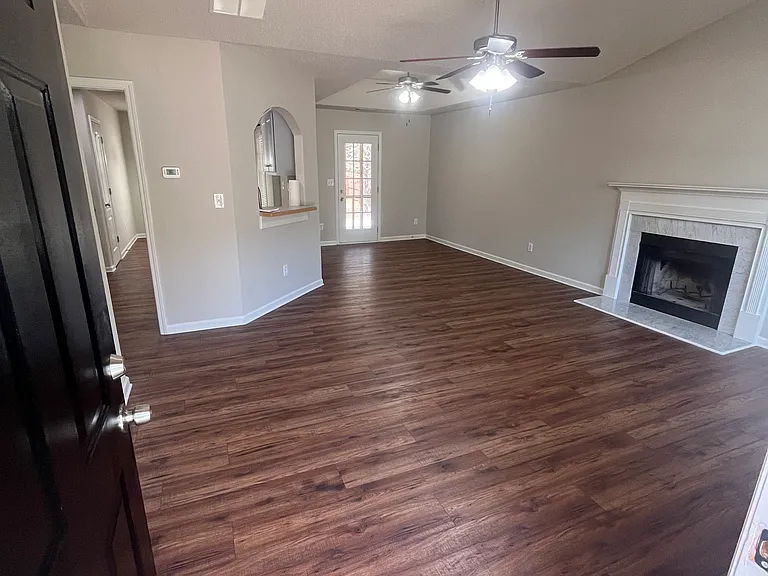 212 Rainbow Ln — Photo 3