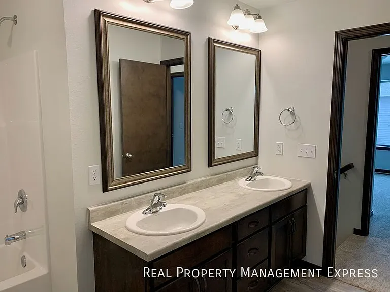 2208 S Ronsiek Ave — Photo 8