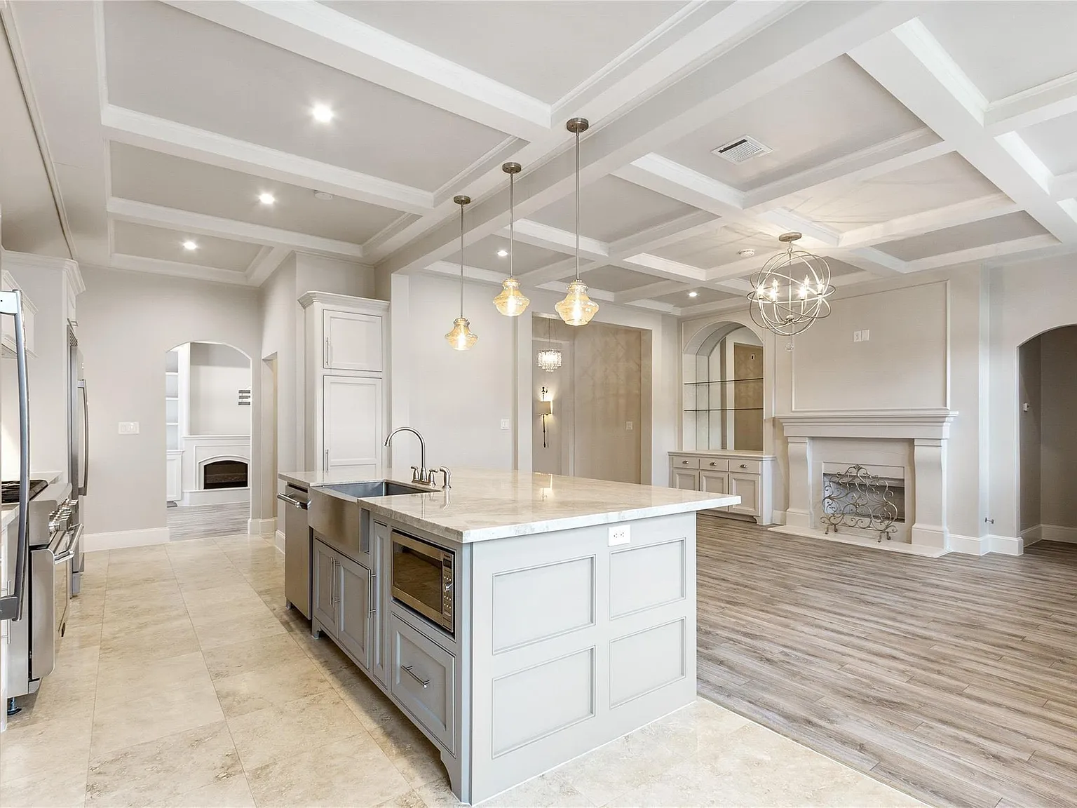 4 bed, 2.0 bath, 2319 sqft, $2,550 — Photo 3