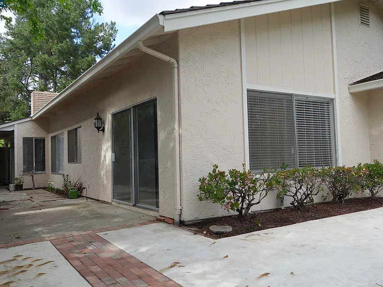 112 Marchbanks Ct — Photo 16