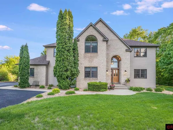 38287 Honeysuckle Ln, North Mankato, MN 56003