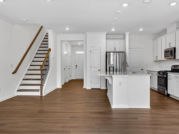 5th image of 2934 Hickory Field Dr