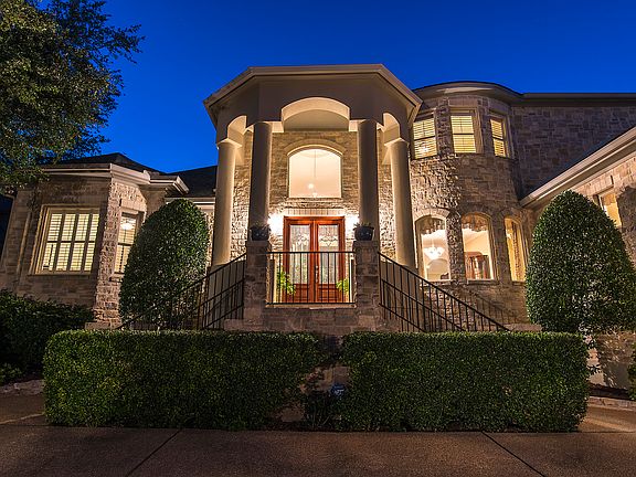 Palatial 22ft domed foyer