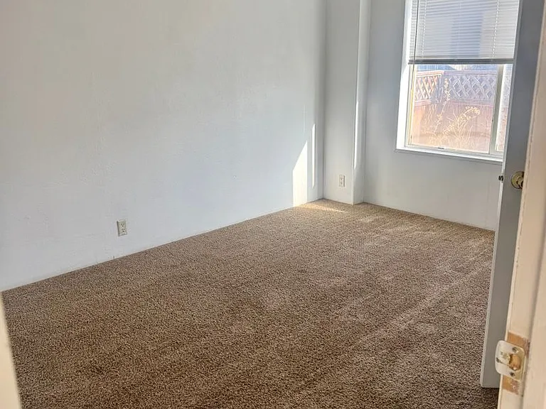 1724 Stoneridge Dr — Photo 9