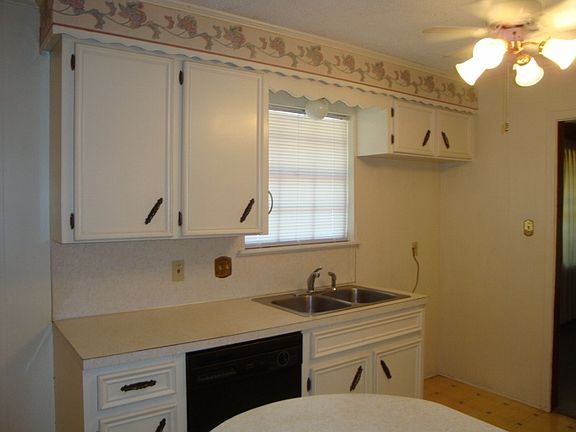 3rd image of 706 Elaine Dr