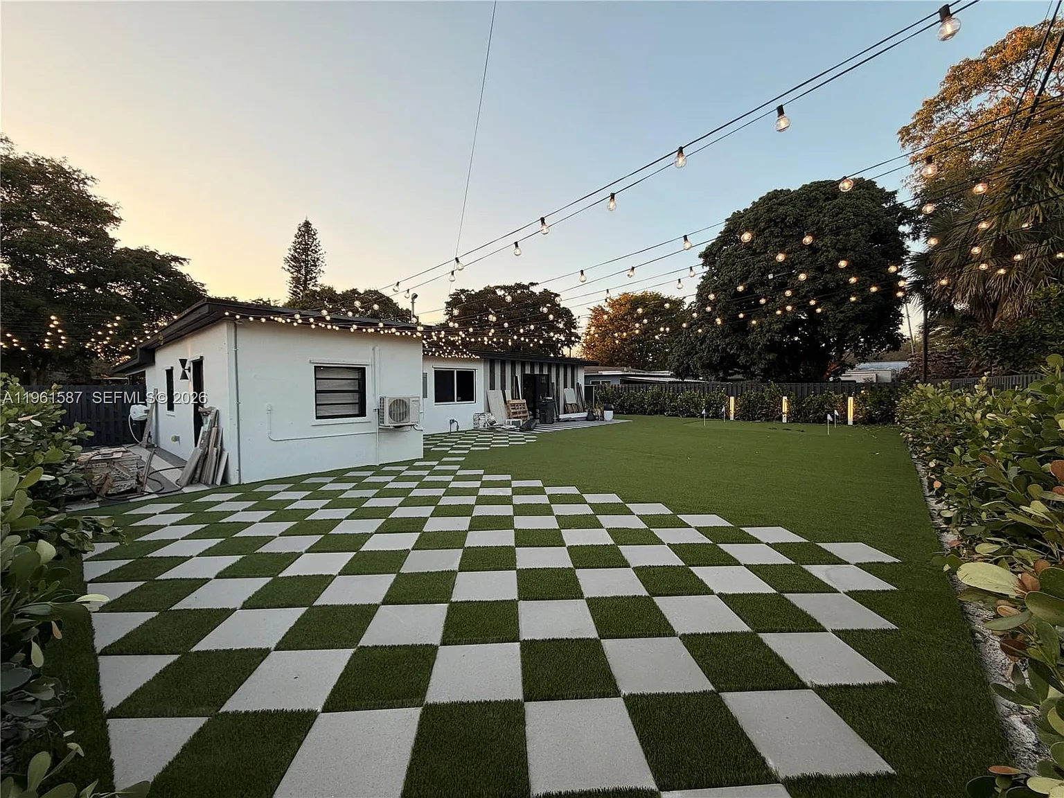 Lauderdale Golf Estates — Photo 1