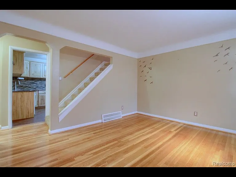 9884 Hubert Ave — Photo 3
