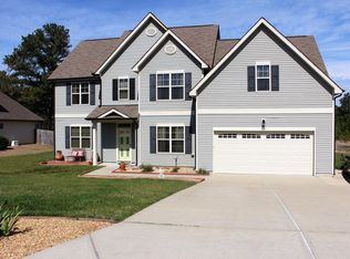 192 Heathrow Dr, Spring Lake, NC 28390