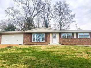 6 Barbary Ln, Saint Louis, MO 63146