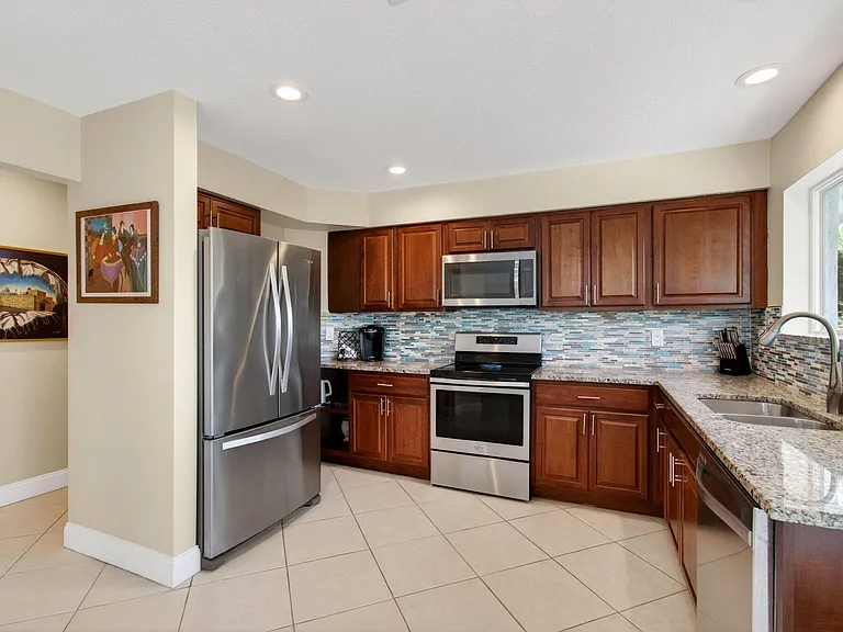 2034 NW 52nd St — Photo 12