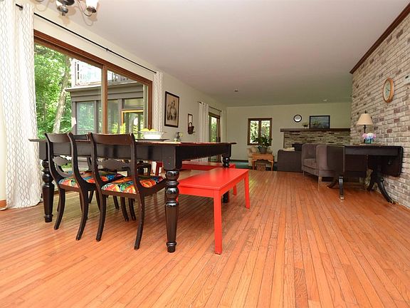 3rd image of 5710 Pineview Dr
