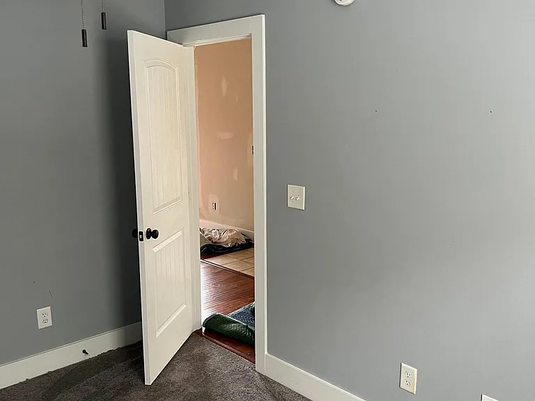 Middle bedroom entrance