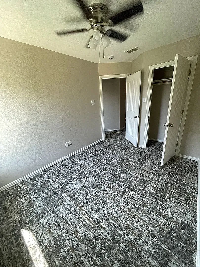 Room in 2 Bedroom Home in Fort Worth — Photo 3
