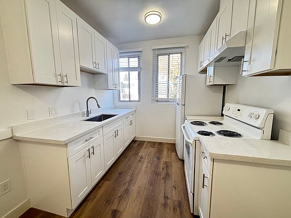 3rd image of 1141 Whipple Ave #105
